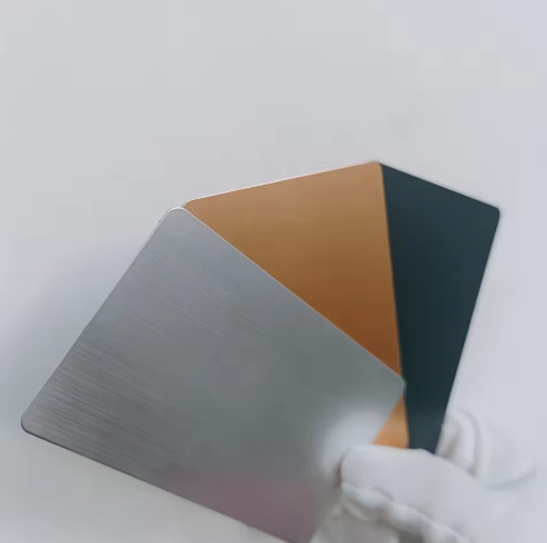 Wizytówki NFC ze stali nierdzewnej z czarnym metalem