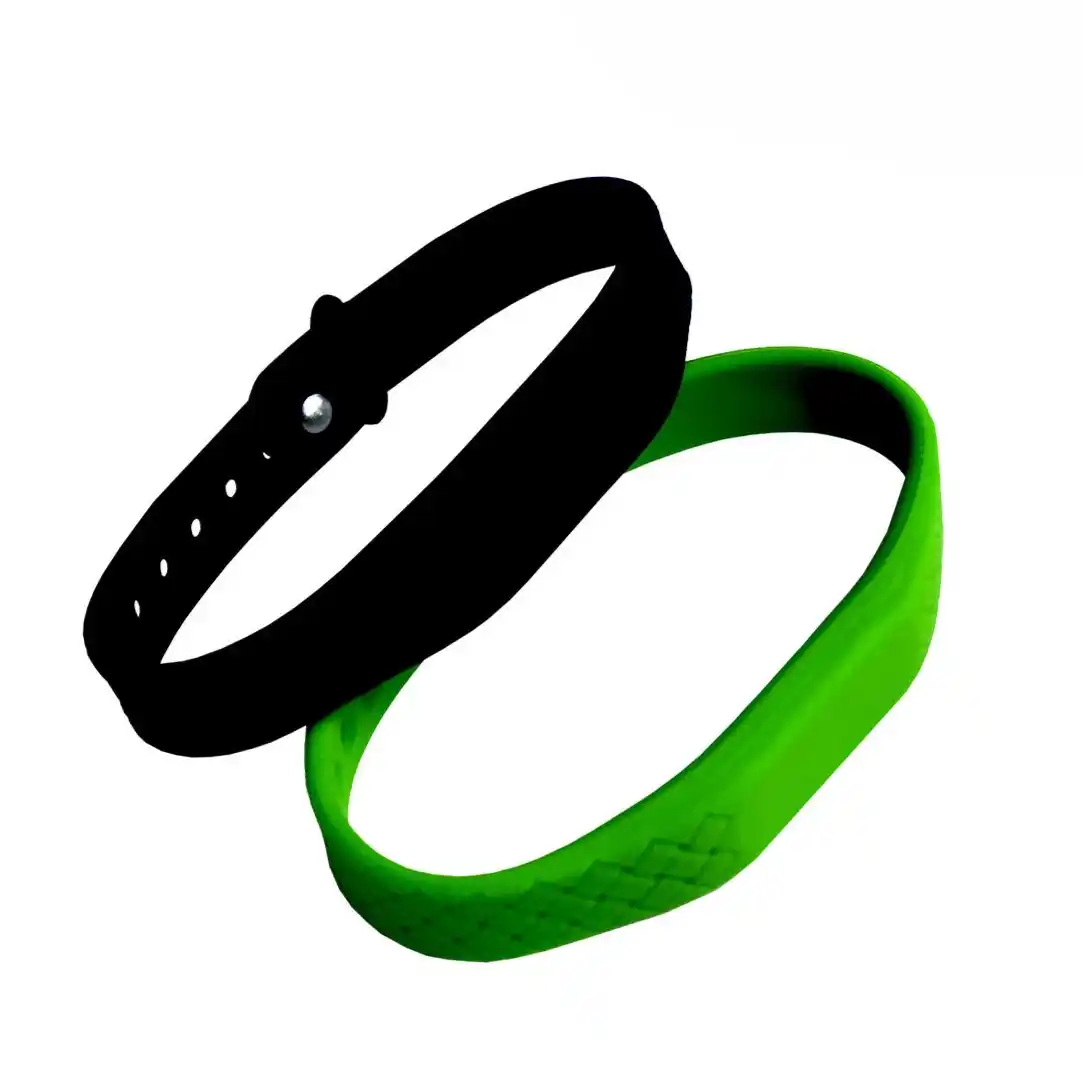 Wybór opasek RFID do basenów i parków wodnych. Wodoodporność i trwałość.