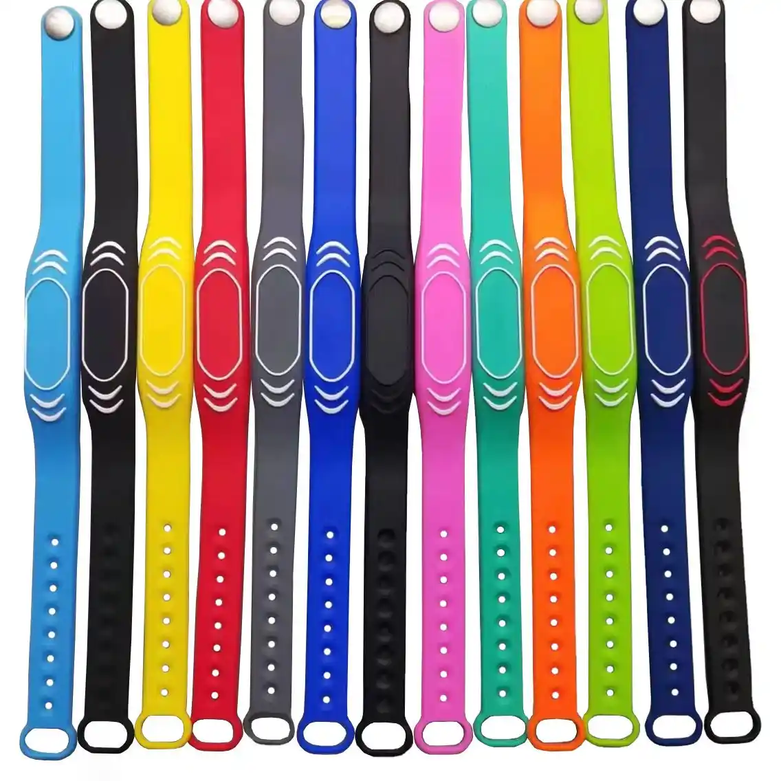 Wybór opasek RFID do basenów i parków wodnych. Wodoodporność i trwałość.