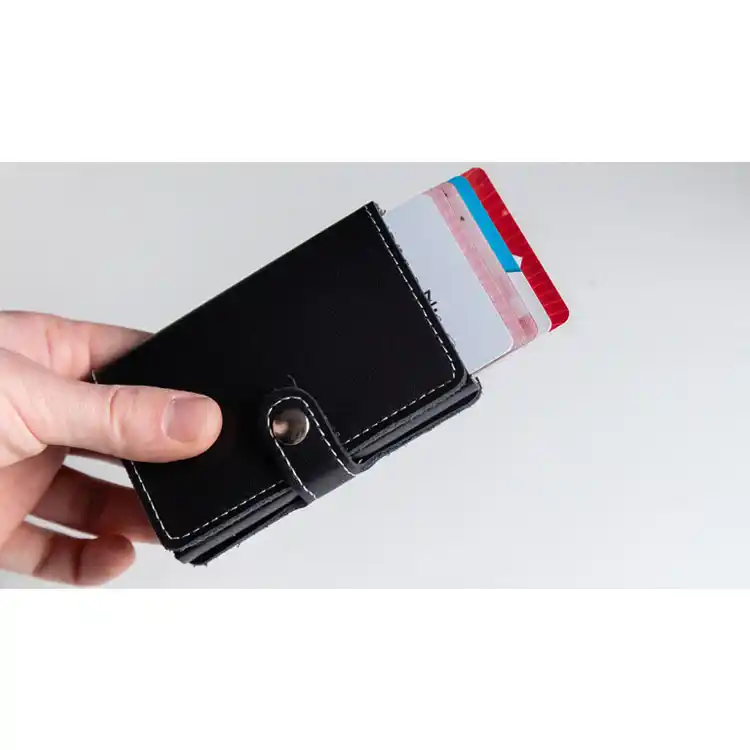 Jak działają karty blokujące RFID i jak firmy mogą je wykorzystywać do ochrony klientów