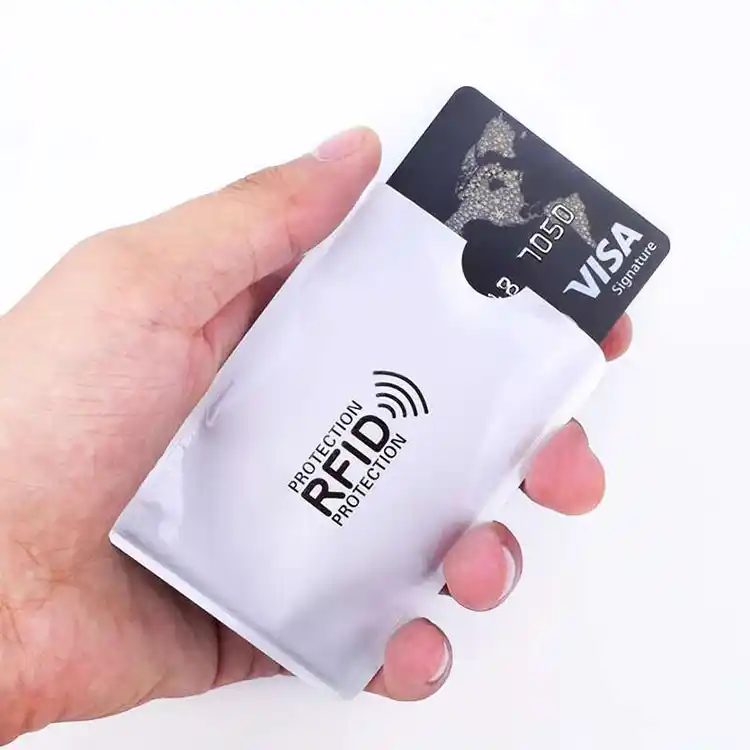 Jak działają karty blokujące RFID i jak firmy mogą je wykorzystywać do ochrony klientów