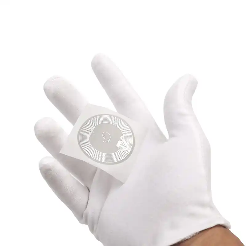 Tagi NFC na targach: interakcja ze stoiskiem, pobieranie treści i pozyskiwanie potencjalnych klientów