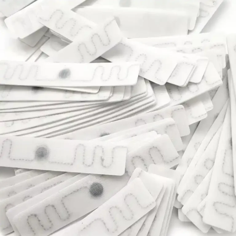 Wykorzystanie etykiet RFID do prania w celu zarządzania odzieżą roboczą i środkami ochrony indywidualnej w fabrykach