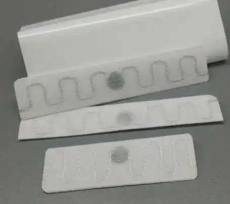 Czym są etykiety pralnicze RFID i jak wykorzystują je hotele, szpitale i pralnie