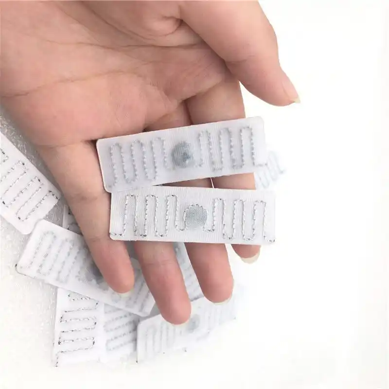 Czym są etykiety pralnicze RFID i jak wykorzystują je hotele, szpitale i pralnie